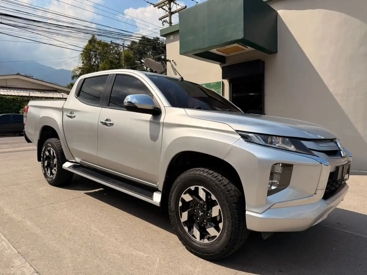 Mitsubishi L200 2023