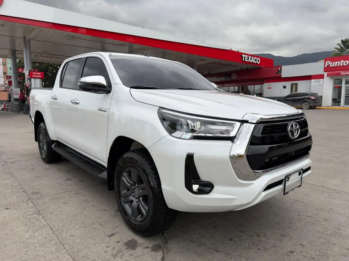TOYOTA HILUX SRV AÑO 2026