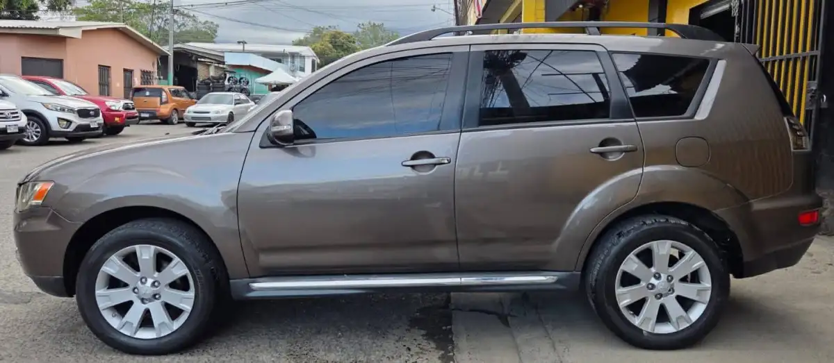 Mitsubishi Outlander 2011